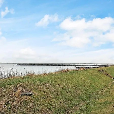 Three-bedroom In 14 Holiday home *