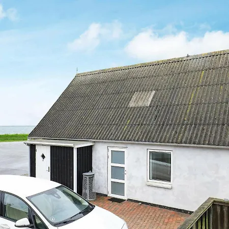 Holiday home Three-bedroom In 14 *